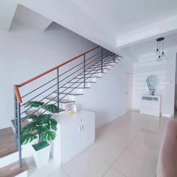 Prima Guest House - Puncak Alam Homestay Mus-Lim Friendly Bandar Puncak Alam 외부 사진
